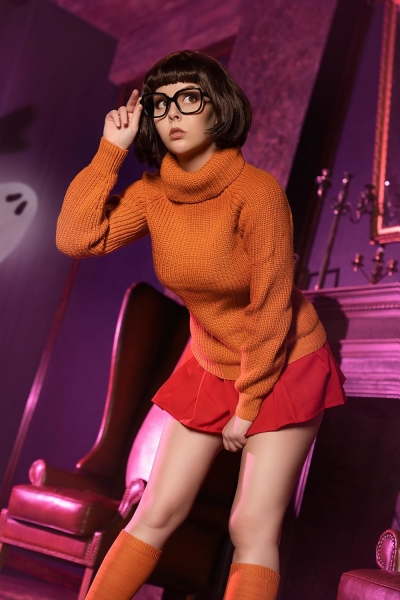 Velma cosplay by Helly Valentine